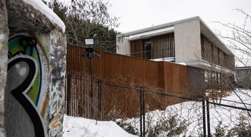 Már nem üvölti le a túrázók fejét az Apáthy-sziklánál a luxusvilla kertjébe kihelyezett hangszóró