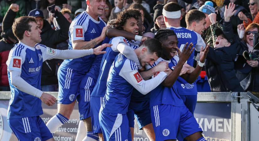 Csoda a futballpályán: hatodosztályú kiscsapat ejtette ki az FA kupa tavalyi győztesét