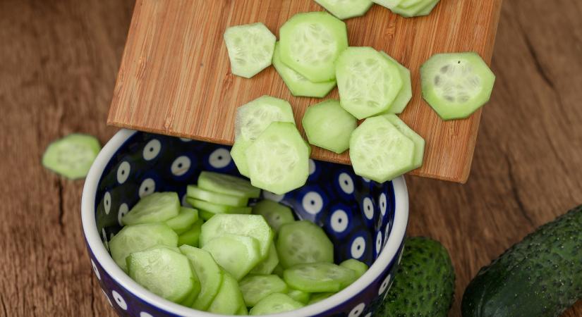 A német TikTok-influenszer kipróbálta a magyar uborkasalátát – egy hozzávalón teljesen kiakadtak a magyarok