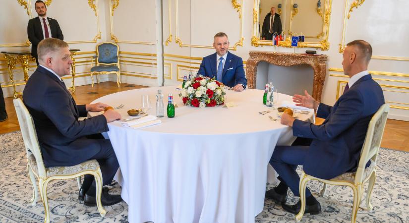 Fico, Pellegrini és Raši a pozsonyi várban ebédelt Szlovákia 33. születésnapja alkalmából