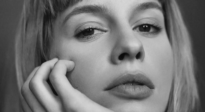 Könnyek között vallott anyja haláláról a magyar énekesnő: Rákkal küzdött, de nem ment orvoshoz!