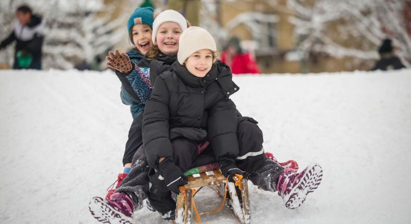 Előkerültek a szánkók: itt lehet most szánkózni a Balaton környékén
