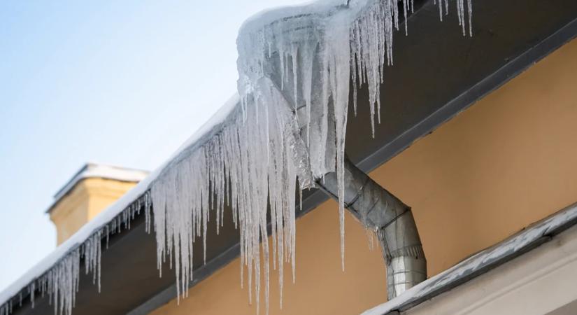 Jégcsapok miatt avatkoztak be a tűzoltók Nagykanizsán