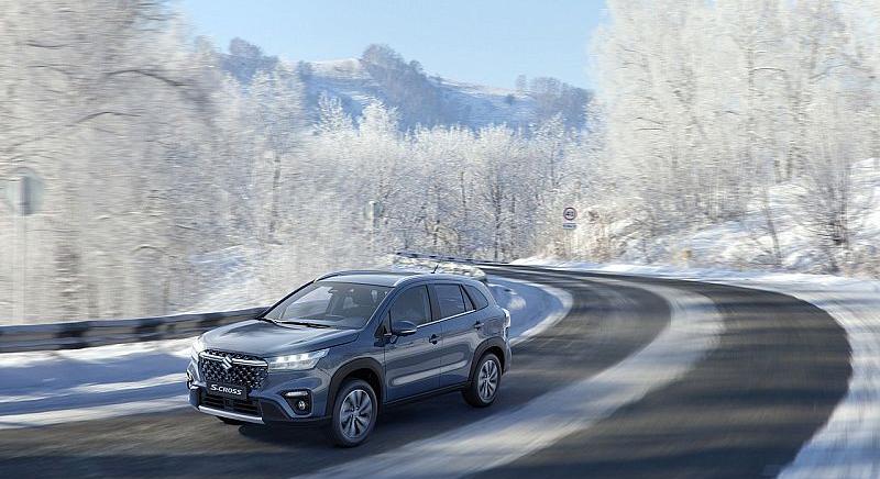 Sorra jönnek ki a tavalyi eladási számok, Év Autóját választottak – ez történt a 2. héten