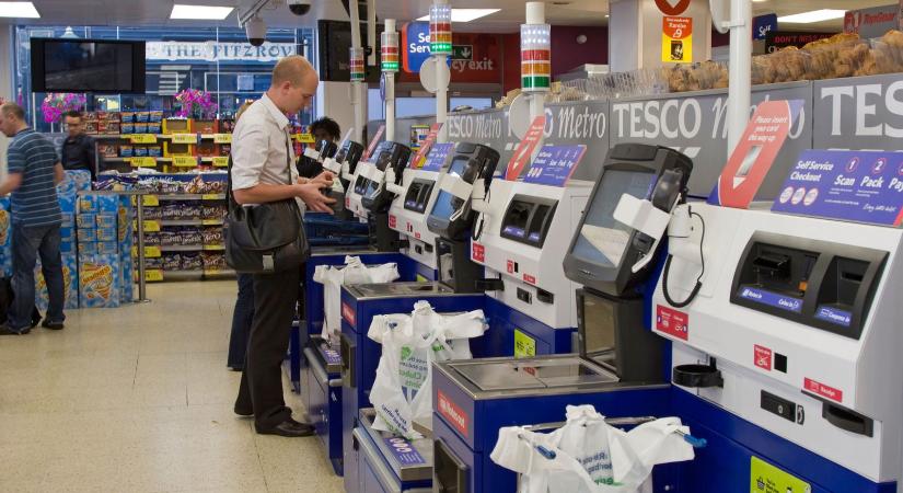 Megtörtént a legnagyobb baj az önkiszolgáló kasszákkal, iszonyatos összeget bukhattak a vásárlók