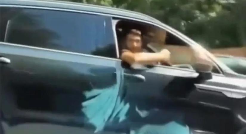 Bosszút akart állni a dühöngő autós, röhejesen intézte el saját magát