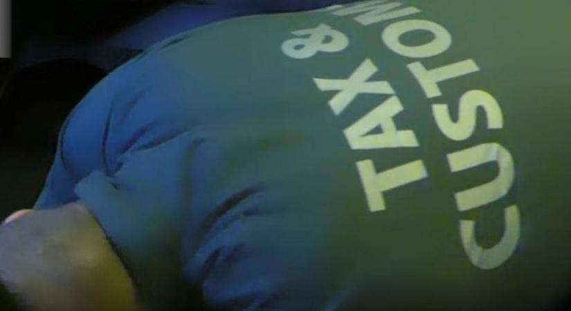 Trükkös rejtekhelyen találták meg a koszovói cigarettát Röszkén (videó)