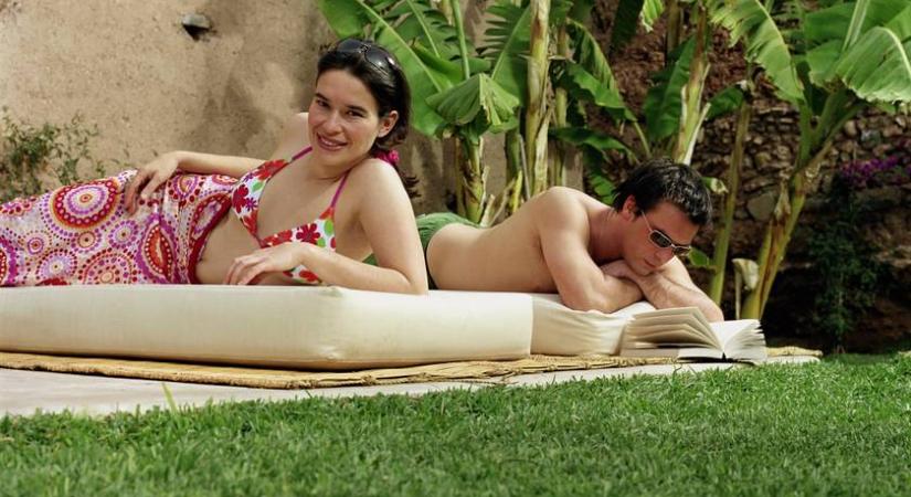 Bepelenkázva feküdtek a bizarr verseny indulói, a nyeremény is meglepő volt