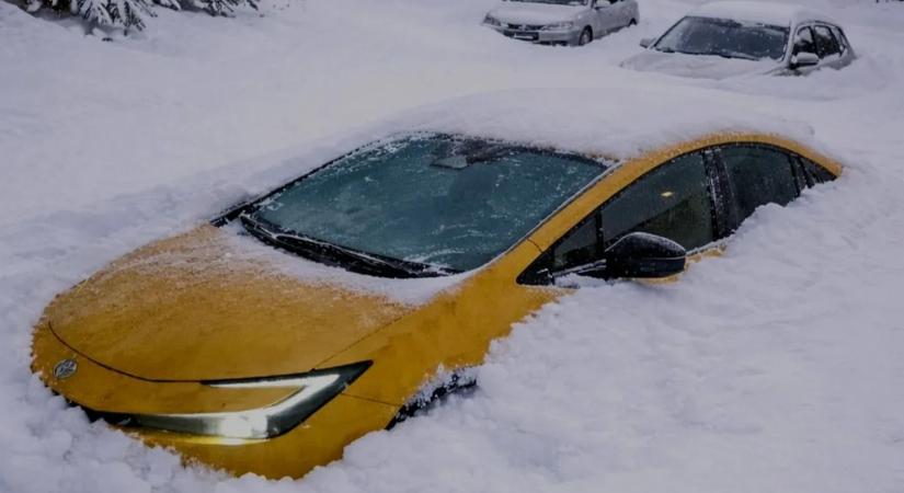 A hó fogságában: 38 órát töltött az autójában a magyar sportoló