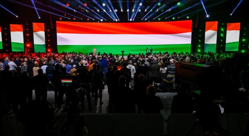 Tóth Gabi Eye of the Tigerrel, Dér Heni a Himnusszal nyitott, de ez még semmi: váratlan dolog történt a Fidesz szombati kongresszusán