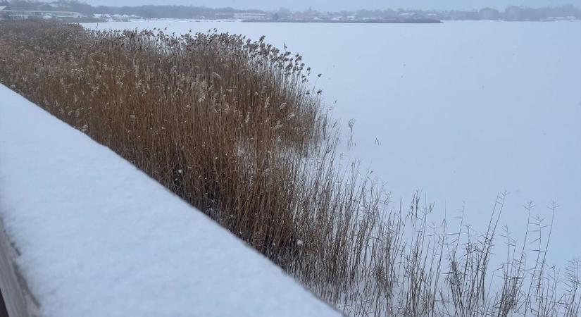 Befagytak a tavak, de a jég még nem biztonságos: ez a teendő, ha valaki beszakad