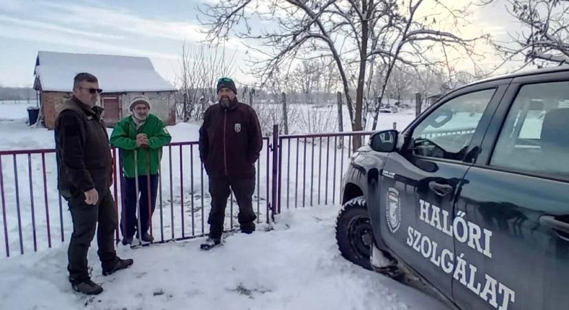 Rendőrök, polgárőrök és halőrök együtt segítik a rászorulókat