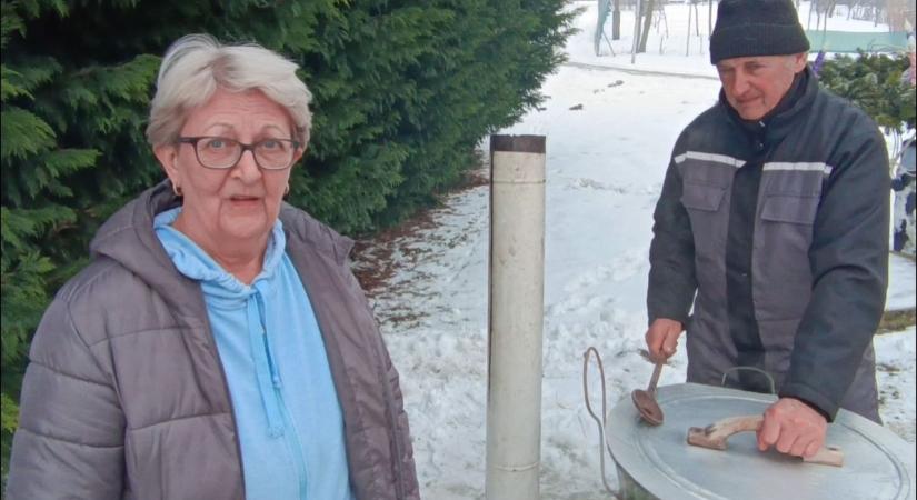 Itt az igazi, rábaközi toros káposzta receptje, fűszerek nélkül, rántással - fotók, videó