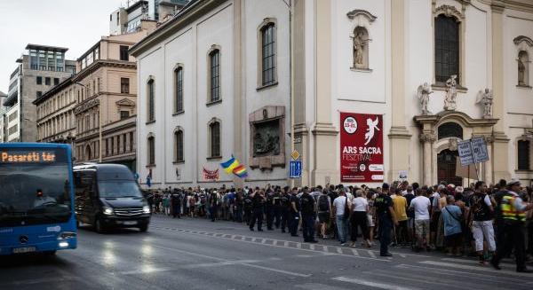 Garázdaság miatt több Hadházy-szimpatizáns ellen indítottak eljárást a templomi balhé miatt