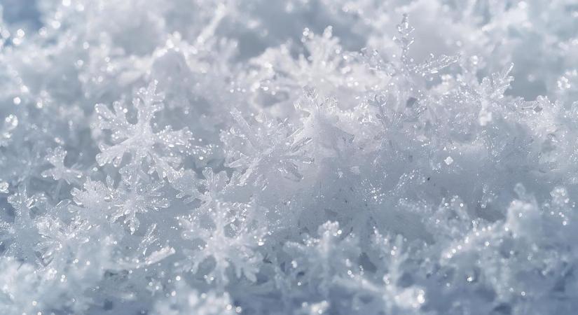 Esik a hó Sopronban, hideg éjszaka elé nézünk - videó