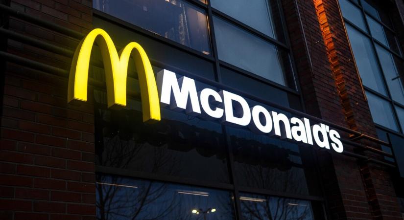 Félreálltak a mentősök McDonald’s-nál, hogy teljesítsék egy 6 éves rákbeteg kisfiú kívánságát