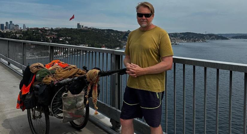 Gyalog és úszva kerülte meg a Földet – 28 év után végre hazatér az angol férfi