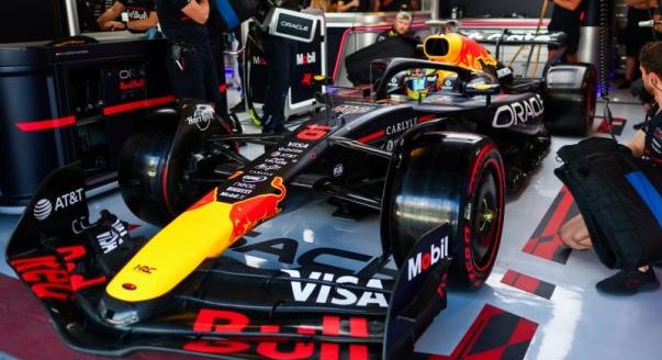 Fejleszt a Red Bull, bejelentett a McLaren és a Ferrari: a nap F1-es hírei