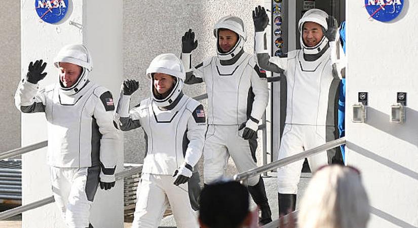 Rejtélyes hazatérés, már csomagolnak az űrhajósok