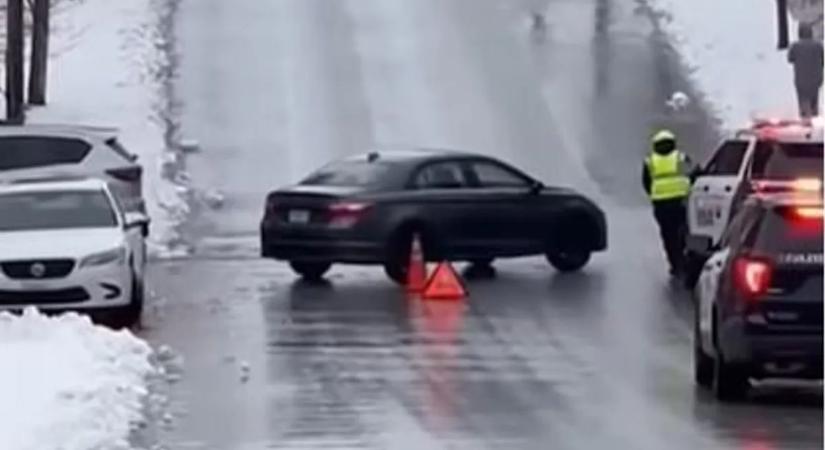 Óriásit esett a rendőr a jégen, de ezután jött a csattanó!