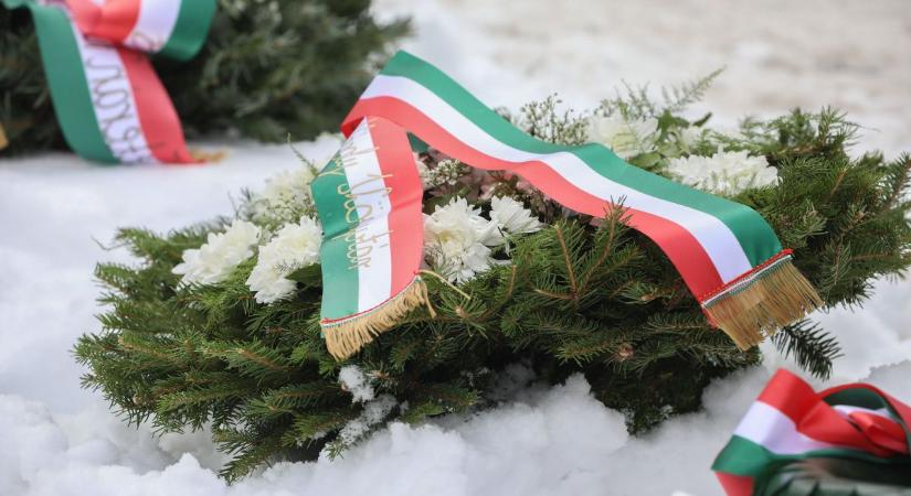 Doni hősök emléke előtt tisztelegtek Veszprémben (galéria)