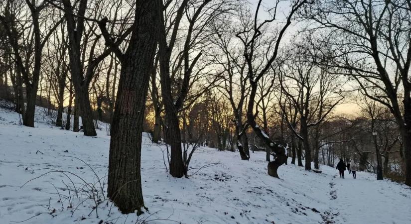 Extrém hideg és hófúvás miatt is figyelmeztetést adtak ki vasárnapra