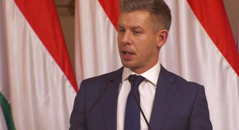 Magyar Péter szerint Orbán Viktor egy futballszakértő pártfőtitkár, akinek a csapata kieső helyen áll