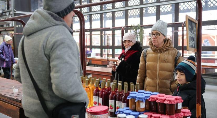 Ismét a helyi termékeken volt a hangsúly az egri termelői piacon fotók