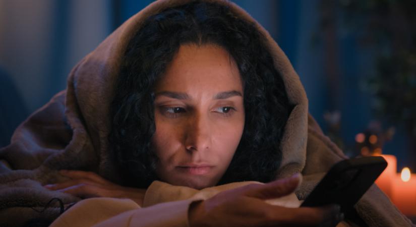 Állandóan görgeted a hírfolyamot a telefonon? – ez lehet a legbelső félelmed