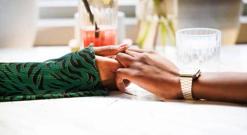 "Házasságban élek, két gyerekem van és két barátom is – a férjem mondta, hogy csaljam meg"