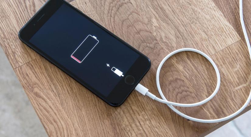 Ha éjszaka töltöd a mobilodat, azonnal tönkremegy? 10 tévhit a mobiltelefonokról, eldobod az agyad az igazságtól