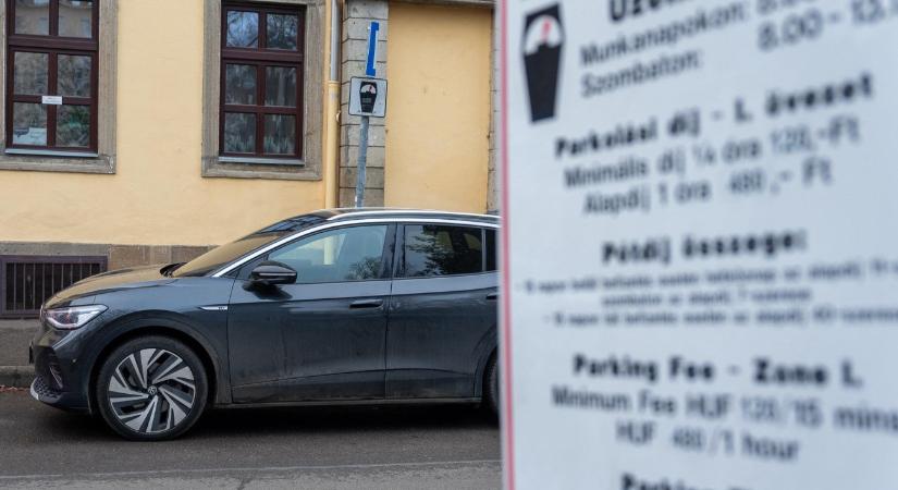 Újabb ingenes parkolást jelentettek be a hóhelyzet miatt