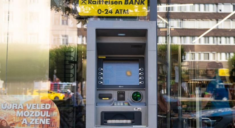 Rövid időre leáll az egyik legnagyobb itthoni bank – akadozhatnak a szolgáltatások