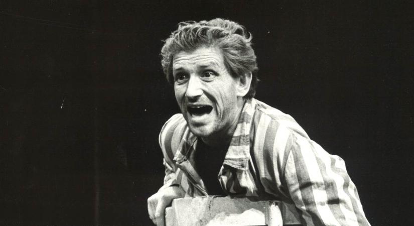 Kern András és Lukács Sándor főszereplésével vetíti Álomkommandó című régi előadását a Vígszínház