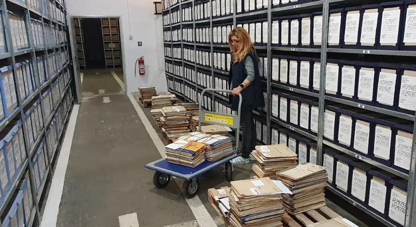 Melyik erdélyi magyar írókat figyelte meg a Securitate?