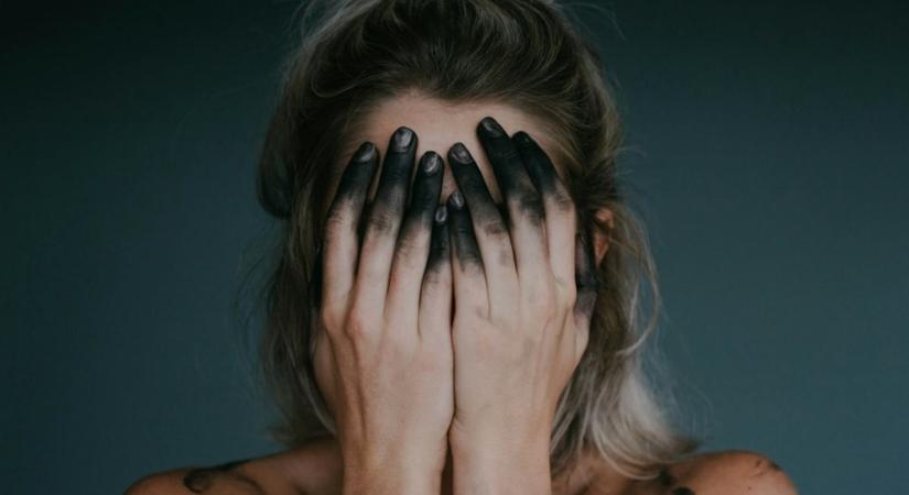 Melyik testrészeden szoktad érezni az aggódást, a haragot? – Ilyen fizikai formában jelennek meg az egyes érzelmek