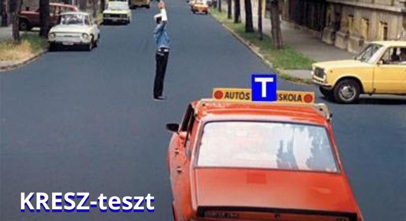 Ez a KRESZ-kérdés szinte biztos bukás, ha nem figyelsz a rendőr kezére