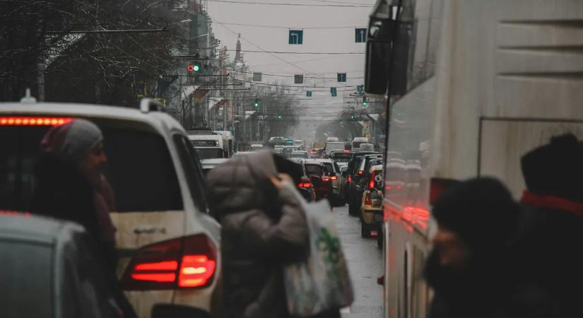 Elszabadult a tél pokla – hófúvás, ónos eső és -20 fok bénítja meg az országot