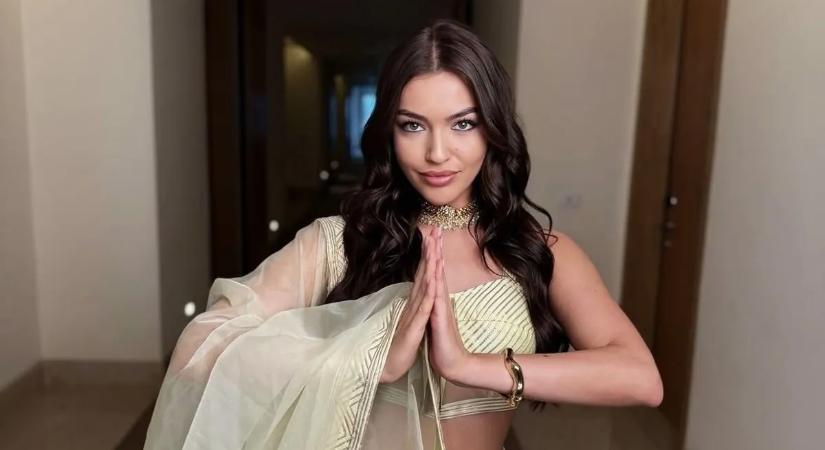 Alul semmi? Meztelenruhában, dús keblekkel jelent meg a szépségkirálynő