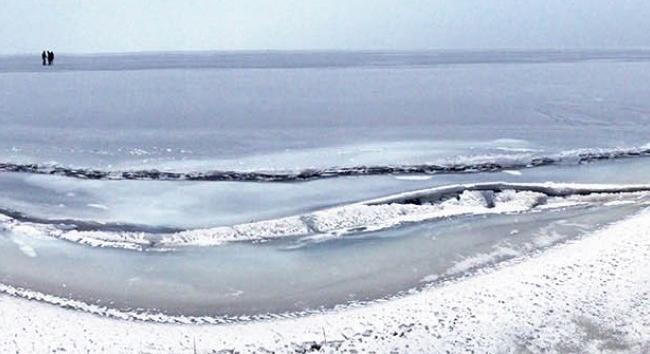 Életveszélyes a Duna jege: tilos a jégre menni