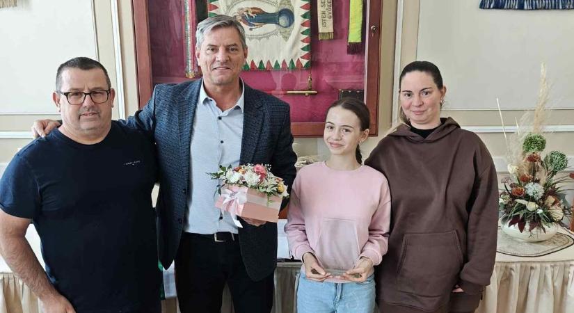 A polgármester is elismerte a tévés tehetségkutatóba berobbant diáklány teljesítményét