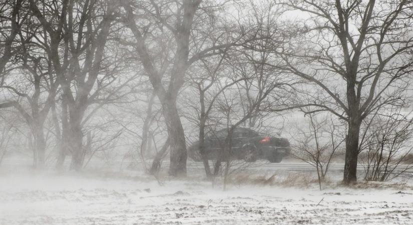 Több megyére is másodfokú riasztást adtak ki hófúvás miatt