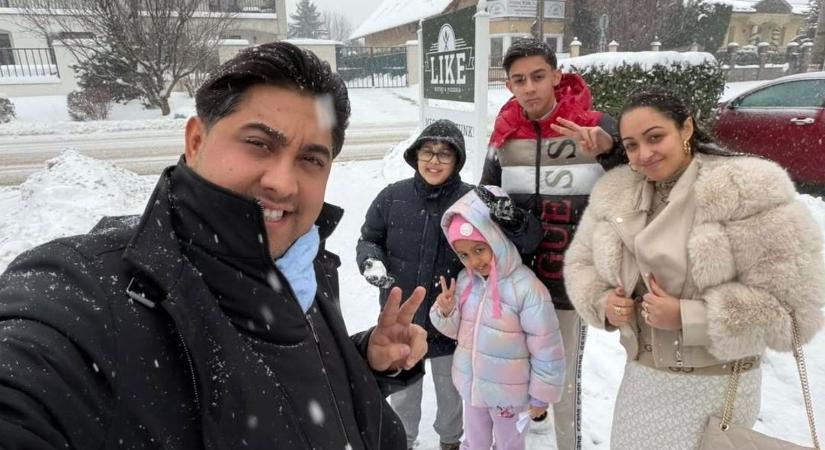 Együtt a család: Kis Grófoék ötösben élvezték a hóesést