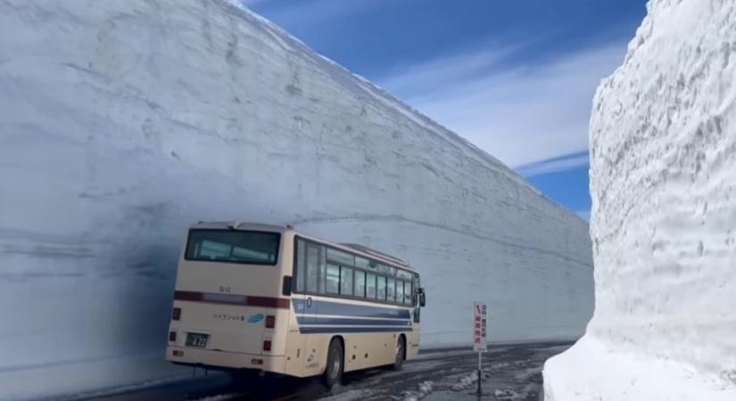 17 méteres hófal szegélyezi az utat, mégis járható (videóval)