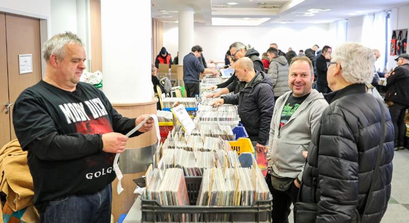 Reneszánszát éli a bakelit - Több ezer lemez és kazetta Győrben