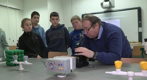 Fejlesztettek a természettudományos laborban (tvkeszthely.hu)