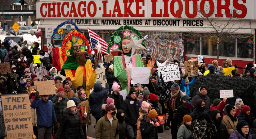 Minneapolisban többeket letartóztattak a bevándorlási hatóság elleni tüntetésen, miután az erőszakossá vált