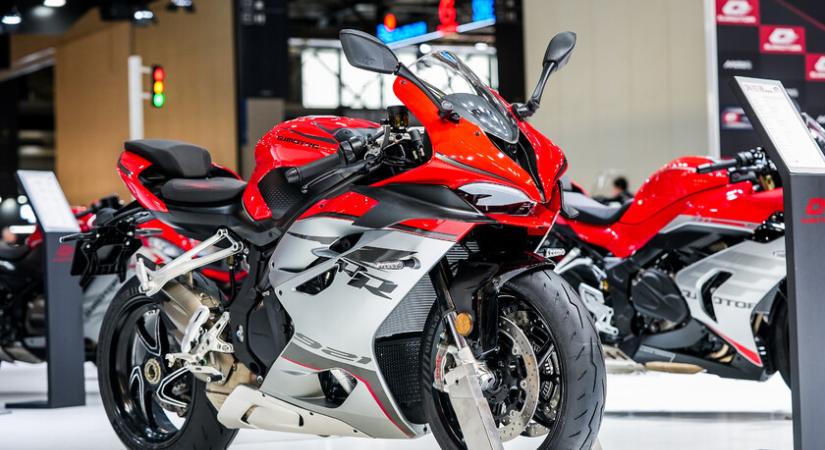 A negyven éve alapított QJMotor célba vette Európát - Erős kihívó