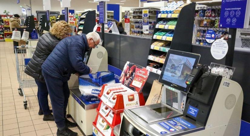 Új pénztárak a vevőkért, forgalomhoz igazodik, hogy önkiszolgálóra vált, vagy marad hagyományos