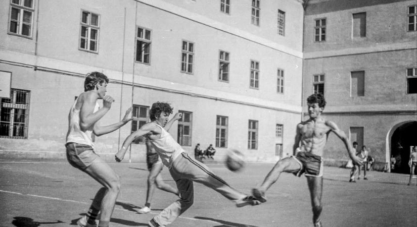 „A diktatúra legsötétebb időszakát éltük, de nekünk a tinédzseréveink voltak, annál szebb nincs”